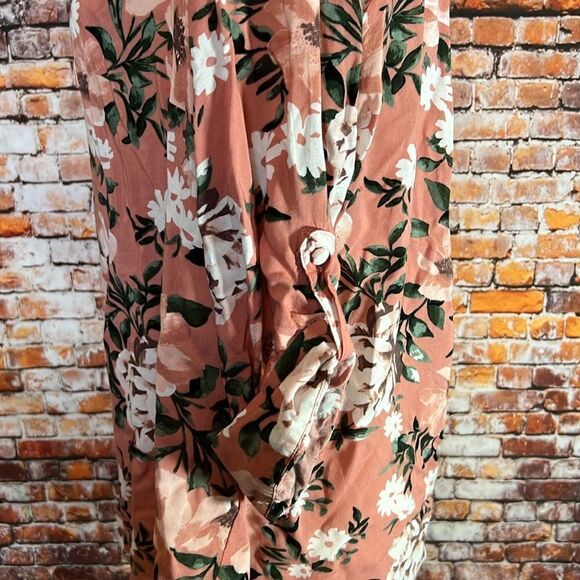 Torrid Harper Floral Button Front Top - Picture 6 of 9